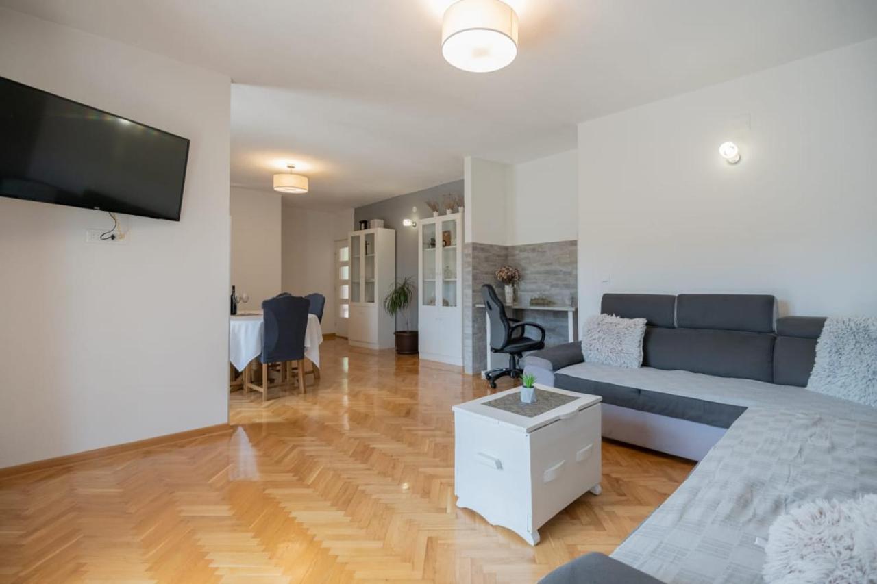 Holiday Home Tone, Makarska - Drum Esterno foto