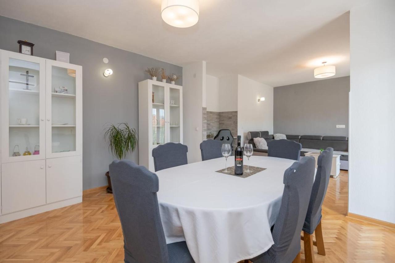 Holiday Home Tone, Makarska - Drum Esterno foto